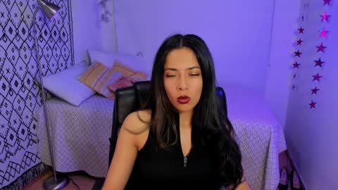 Snapshot of petalsrose_ chatting on 01.09.25 Rose online show from 01.09.25