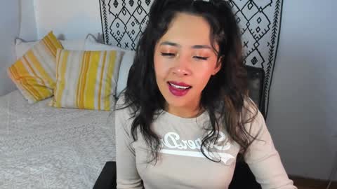 Snapshot of petalsrose_ chatting on 01.24.25 Rose online show from 01.24.25