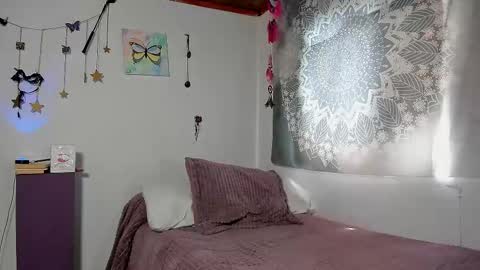 Snapshot of petalsrose_ chatting on 09.18.25 Rose online show from 09.18.25