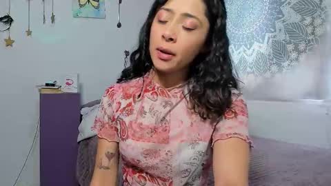 Snapshot of petalsrose_ chatting on 09.24.25 Rose online show from 09.24.25