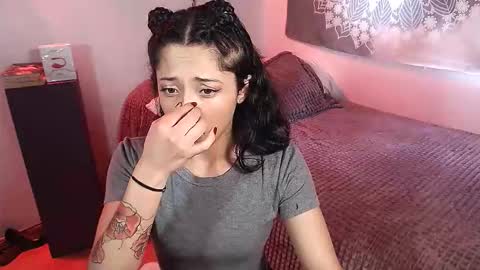 Snapshot of petalsrose_ chatting on 10.01.25 Rose online show from 10.01.25