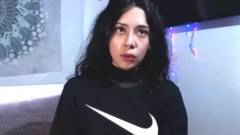 Snapshot of petalsrose_ chatting on 11.20.25 Rose online show from 11.20.25