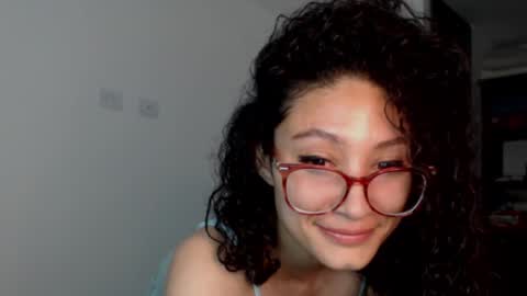 Snapshot of petite_kurly_qt chatting on 09.29.25 loli online show from 09.29.25
