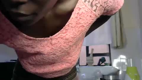 Snapshot of petite_lavi2 chatting on 03.05.25 petite_lavi2 online show from 03.05.25