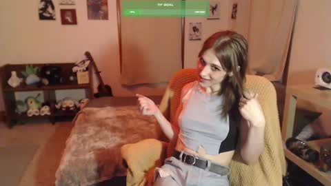 Snapshot of petitecut chatting on 02.16.25 caracal online show from 02.16.25