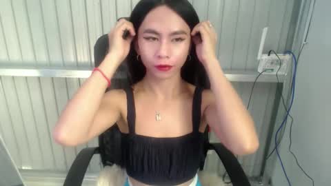Snapshot of petitegirl_chikay chatting on 10.12.25 Chikay online show from 10.12.25