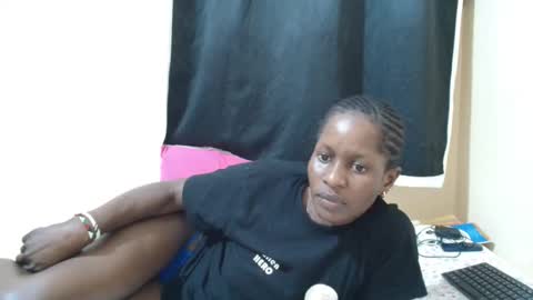 Snapshot of petitegirly12 chatting on 09.27.25 petitegirly12 online show from 09.27.25