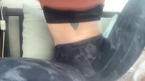 Snapshot of petitegirlypop chatting on 02.20.25 petitegirlypop online show from 02.20.25