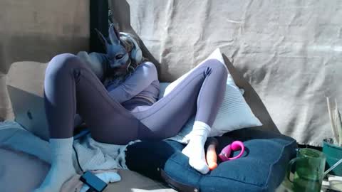 Snapshot of petitegirlypop chatting on 10.03.25 petitegirlypop online show from 10.03.25