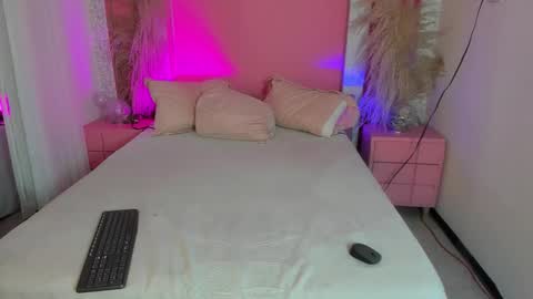 peytonn_monroe online show from 11.19.25