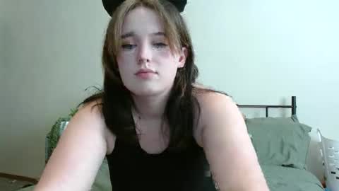 Snapshot of pheebs_cams chatting on 11.10.25 Pheebs online show from 11.10.25