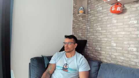 Snapshot of philipe_inzagui chatting on 10.16.25 Philipe online show from 10.16.25