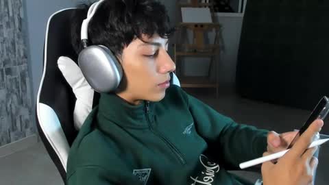 Snapshot of philipe_moonlight_ chatting on 03.03.25 Phil. INDEPENDENT MODEL online show from 03.03.25