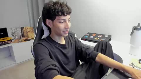 Snapshot of philipe_moonlight_ chatting on 03.08.25 Phil. INDEPENDENT MODEL online show from 03.08.25