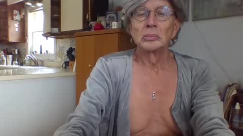 Snapshot of phillipa1023 chatting on 01.25.25 phillipa online show from 01.25.25