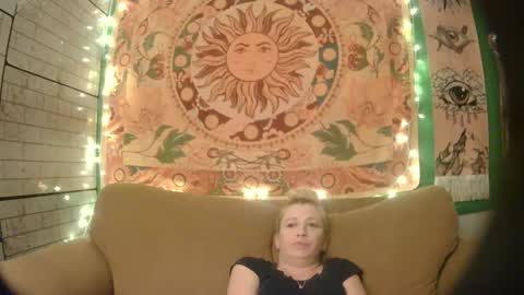 Snapshot of phulaen chatting on 12.24.24 Phulaen online show from 12.24.24