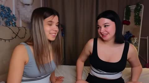 Snapshot of phyllisheart chatting on 12.27.24 Lora black and Lili blonde welcome you here online show from 12.27.24