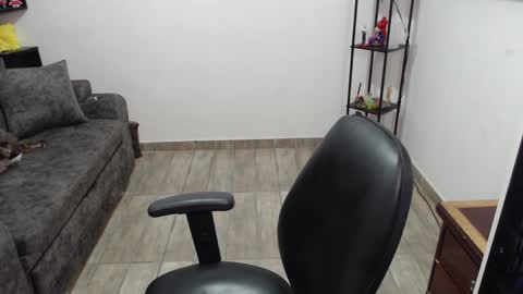 Snapshot of pia_horny chatting on 01.17.25 Pia online show from 01.17.25