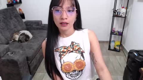 Snapshot of pia_horny chatting on 10.06.25 Pia online show from 10.06.25