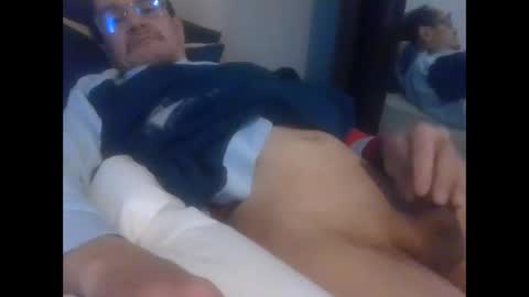 Snapshot of pichoun71 chatting on 02.14.25 pichoun71 online show from 02.14.25