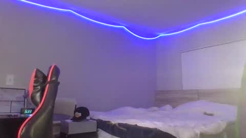 Snapshot of pierceddhabibi chatting on 11.19.25 pierceddhabibi online show from 11.19.25