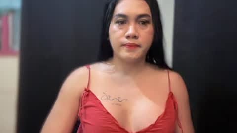 Snapshot of pinay_christine chatting on 12.01.25 Christine online show from 12.01.25