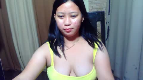 Snapshot of pinay_dhalia chatting on 10.11.25 Dhalia online show from 10.11.25