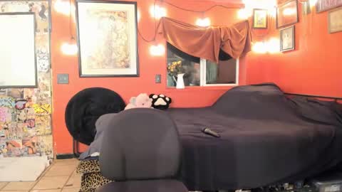 Snapshot of pinkandheated chatting on 01.31.25 Virginity smiles online show from 01.31.25