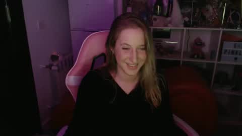 Snapshot of pinkladyx2 chatting on 01.04.25 pinkladyx2 online show from 01.04.25