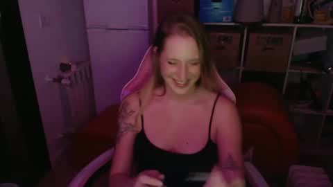 Snapshot of pinkladyx2 chatting on 02.01.25 pinkladyx2 online show from 02.01.25