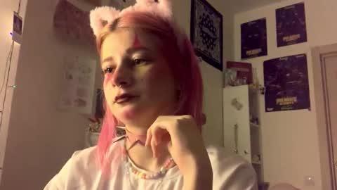 Snapshot of pinkvampire chatting on 09.22.25 Sara online show from 09.22.25