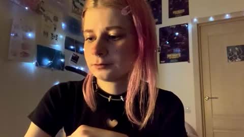 Snapshot of pinkvampire chatting on 10.05.25 Sara online show from 10.05.25