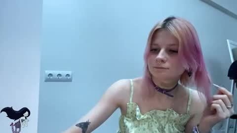 Snapshot of pinkvampire chatting on 10.23.25 Sara online show from 10.23.25