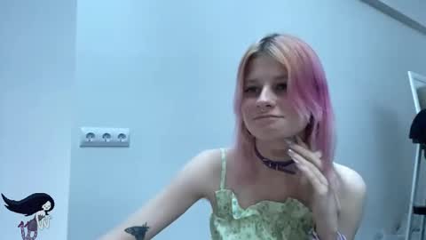 Snapshot of pinkvampire chatting on 10.28.25 Sara online show from 10.28.25