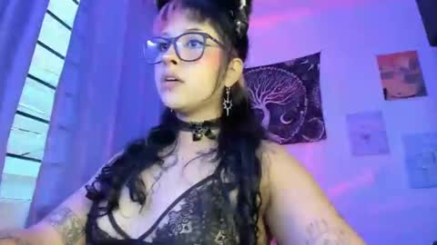 Snapshot of pinky_promiseex chatting on 10.13.25 pinky_promiseex online show from 10.13.25