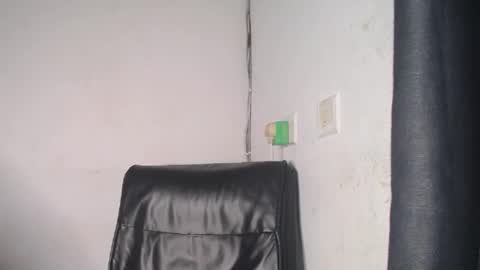 Snapshot of pinky_pussy68635 chatting on 10.06.25 Arena online show from 10.06.25