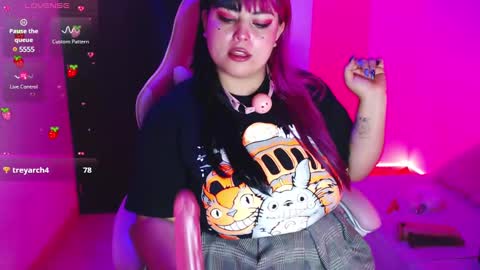 Snapshot of pinky_sexxx chatting on 02.16.25 Pau online show from 02.16.25