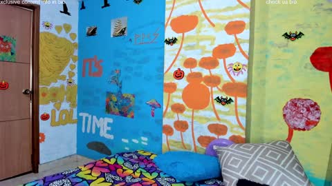 Snapshot of pipeshowtime chatting on 12.17.24 VALENTINA y PIPE online show from 12.17.24