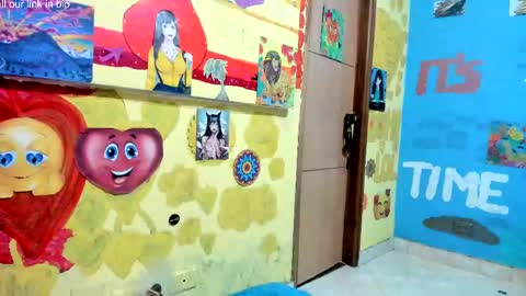 Snapshot of pipeshowtime chatting on 10.30.25 VALENTINA y PIPE online show from 10.30.25