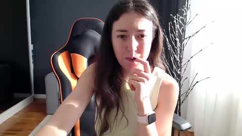 piscesgirl06 online show from 01.28.25