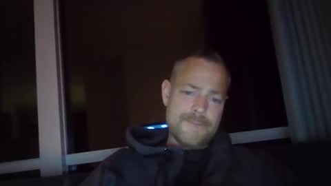 Snapshot of platugle chatting on 10.24.25 platugle online show from 10.24.25