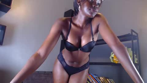 Snapshot of playboytit chatting on 09.25.25 playboytit online show from 09.25.25