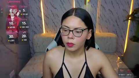 Snapshot of polly_tx chatting on 11.27.25 Online 2200 to 600 online show from 11.27.25