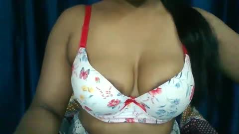 Snapshot of poojalady chatting on 09.21.25 poojalady online show from 09.21.25