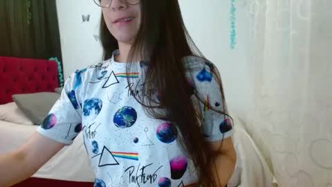 Snapshot of porcelainlux chatting on 03.06.25 porcelainlux online show from 03.06.25