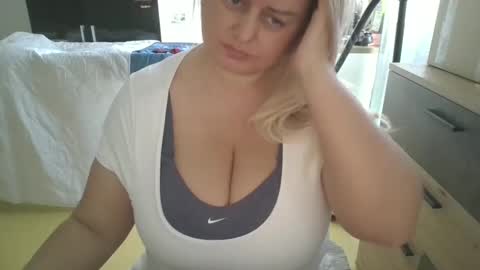 Snapshot of pornbusty chatting on 02.17.25 MelissOfficial online show from 02.17.25