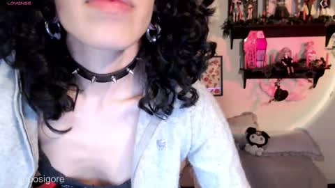 Snapshot of posigore chatting on 02.14.25 Anna Goth independient model online show from 02.14.25