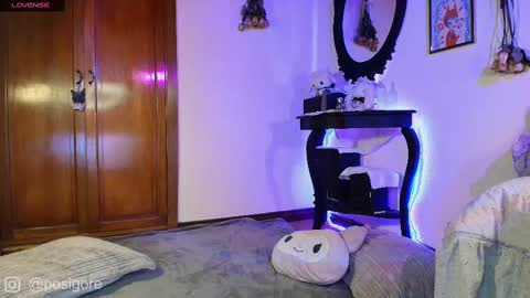 Snapshot of posigore chatting on 03.12.25 Anna Goth independient model online show from 03.12.25