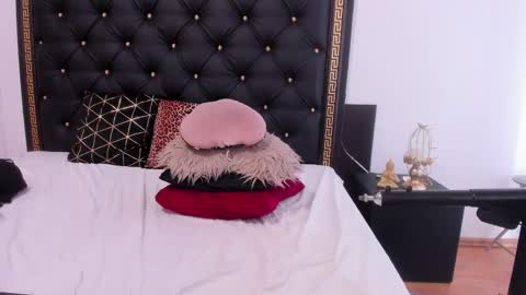Snapshot of preciousailly chatting on 02.10.25 Ailyn online show from 02.10.25