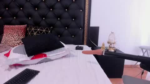 Snapshot of preciousailly chatting on 02.11.25 Ailyn online show from 02.11.25